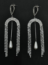 Load image into Gallery viewer, Crystal Pearl Earrings
