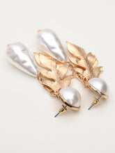 Load image into Gallery viewer, Leaf Earrings
