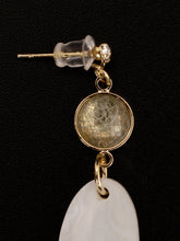 Load image into Gallery viewer, Diamond Shape Earrings
