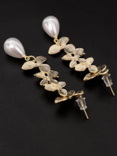 Load image into Gallery viewer, Matte Flower Earrings
