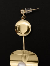 Load image into Gallery viewer, Bended Pearl Earrings
