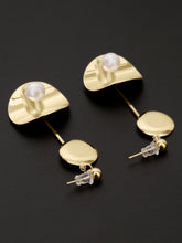 Load image into Gallery viewer, Bended Pearl Earrings
