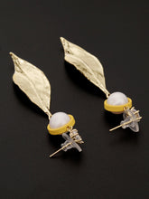 Load image into Gallery viewer, Leaf Earrings
