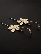 Load image into Gallery viewer, Flower Earrings
