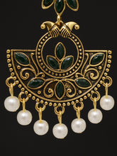 Load image into Gallery viewer, Floral Pearl Earrings
