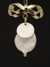 Load image into Gallery viewer, Bow Earrings
