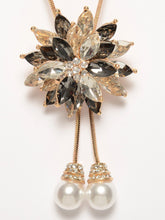 Load image into Gallery viewer, Stoned Flower Necklace

