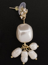 Load image into Gallery viewer, Pearl Bunch Earrings
