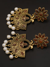 Load image into Gallery viewer, Floral Pearl Earrings
