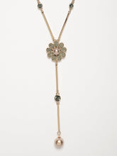 Load image into Gallery viewer, Pearl Flower Necklace
