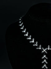 Load image into Gallery viewer, Rhinestone Leaves Necklace
