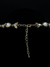 Load image into Gallery viewer, Floral Pearl Necklace

