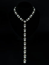 Load image into Gallery viewer, Floral Pearl Necklace
