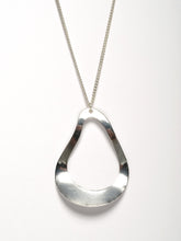 Load image into Gallery viewer, Metallic Pendant Necklace
