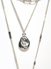 Load image into Gallery viewer, Metallic Pendant Necklace

