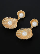 Load image into Gallery viewer, Seashell Pearl Earrings

