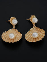 Load image into Gallery viewer, Seashell Pearl Earrings
