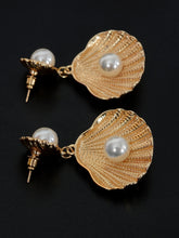 Load image into Gallery viewer, Seashell Pearl Earrings
