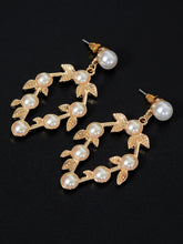 Load image into Gallery viewer, Leaf Pearl Earrings
