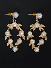 Load image into Gallery viewer, Leaf Pearl Earrings
