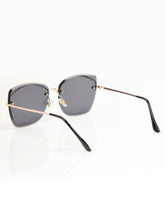 Load image into Gallery viewer, Metallic Detail Sunglasses
