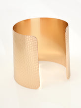 Load image into Gallery viewer, Patterned Metallic Cuff
