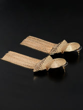 Load image into Gallery viewer, Metallic Tassel Earrings
