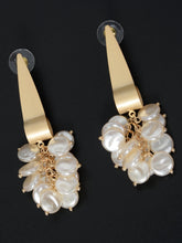 Load image into Gallery viewer, Pearl Bunched Earrings

