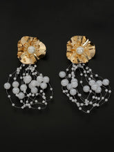 Load image into Gallery viewer, Flower Pearl Earrings

