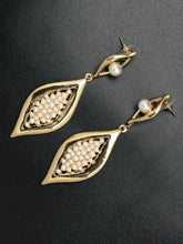 Load image into Gallery viewer, Pearl Earrings
