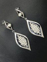 Load image into Gallery viewer, Pearl Earrings
