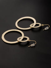 Load image into Gallery viewer, Interlinked Circle Earrings
