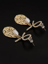 Load image into Gallery viewer, Pearl Drop Earrings
