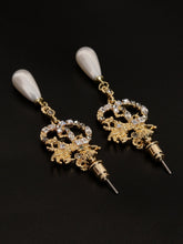 Load image into Gallery viewer, Pearl Finished Earrings
